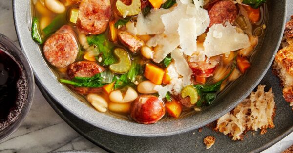 Slow Cooker Sausage, Spinach and White Bean Soup