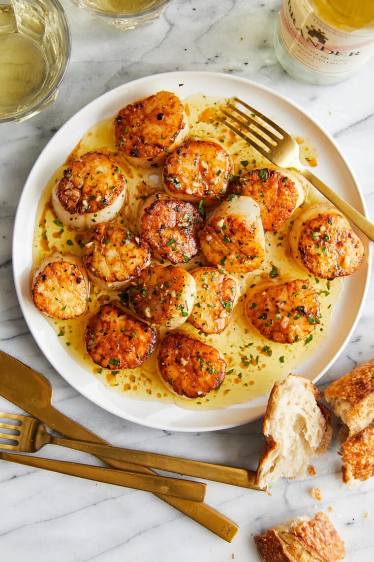 Lemon Butter Scallops - All you need is 5 ingredients + 10 minutes for the most amazing, buttery scallops ever. So easy, so simple, so fancy!