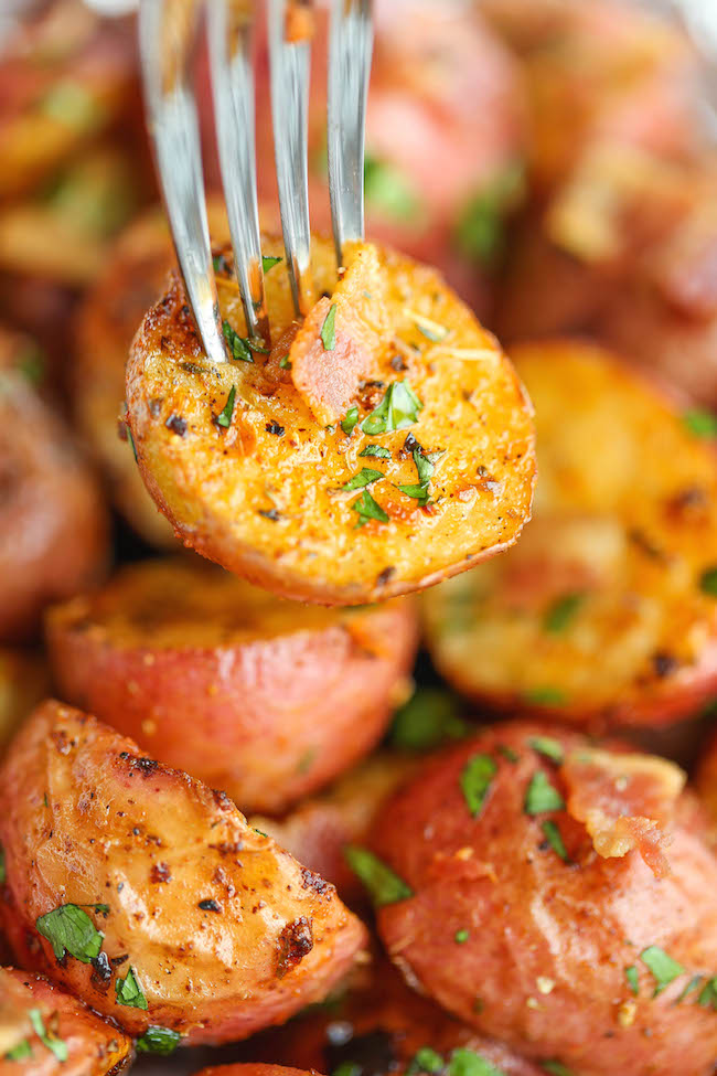 Potato and Bacon Foil Packets - Flavor-packed potato bites with bacon crumbles baked (or grilled) to absolute perfection with zero clean-up! How easy!