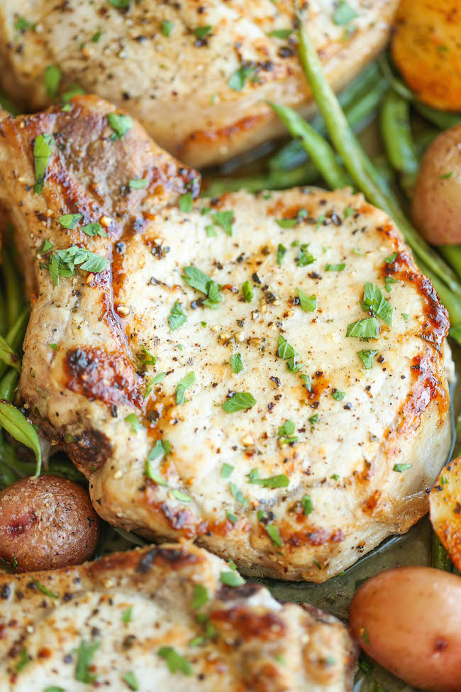 One Pan Ranch Pork Chops and Veggies - The easiest 5-ingredient meal EVER! And yes, you just need one pan with 5 min prep. It's quick, easy and effortless!