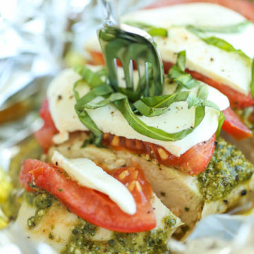 Pesto Caprese Chicken in Foil - Damn Delicious