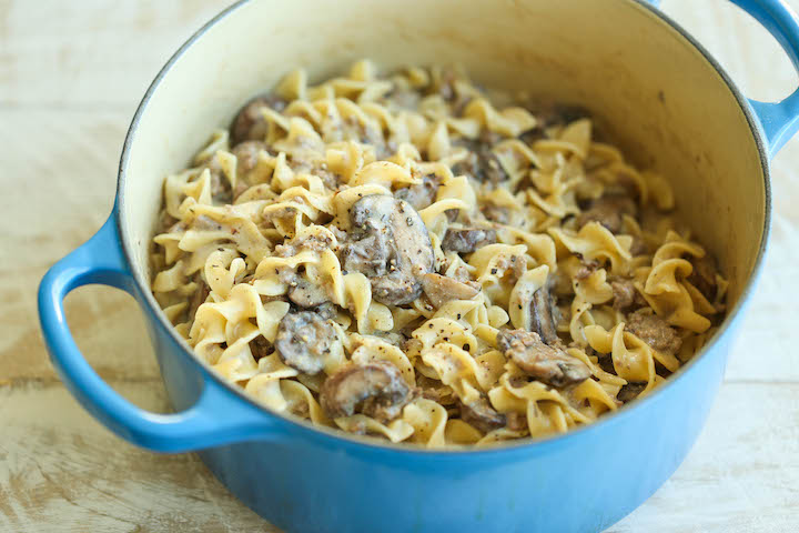 Homemade Hamburger Helper - Beef stroganoff made completely from scratch in ONE POT in less than 30 min. And it tastes 10000x better than the boxed stuff!