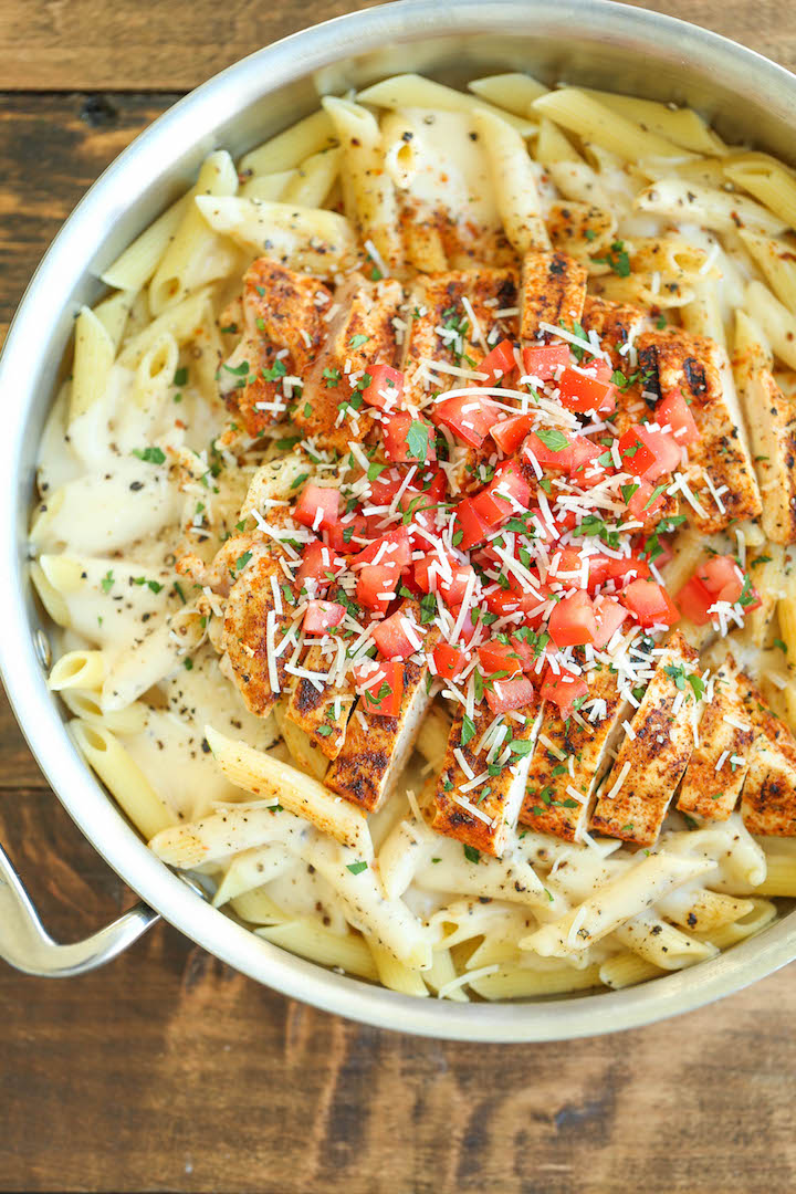 Cajun Chicken Pasta - Chili's copycat recipe made at home with an amazingly creamy melt-in-your-mouth alfredo sauce. And you know it tastes 10000x better!