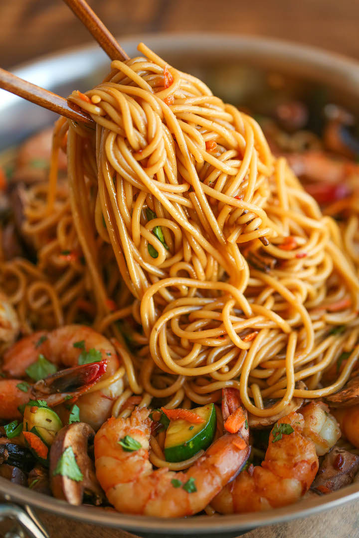 Asian Garlic Noodles - Easy peasy Asian noodle stir-fry using pantry ingredients that you already have on hand. Quick, no-fuss, and made in less than 30min!