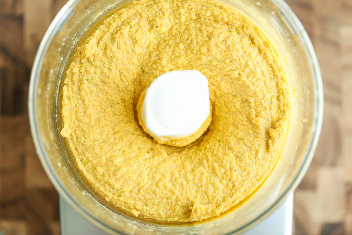 Sriracha Hummus - Quick, healthy and super easy to make in just 10 min from start to finish! So creamy, velvety and rich - way better than store-bought!