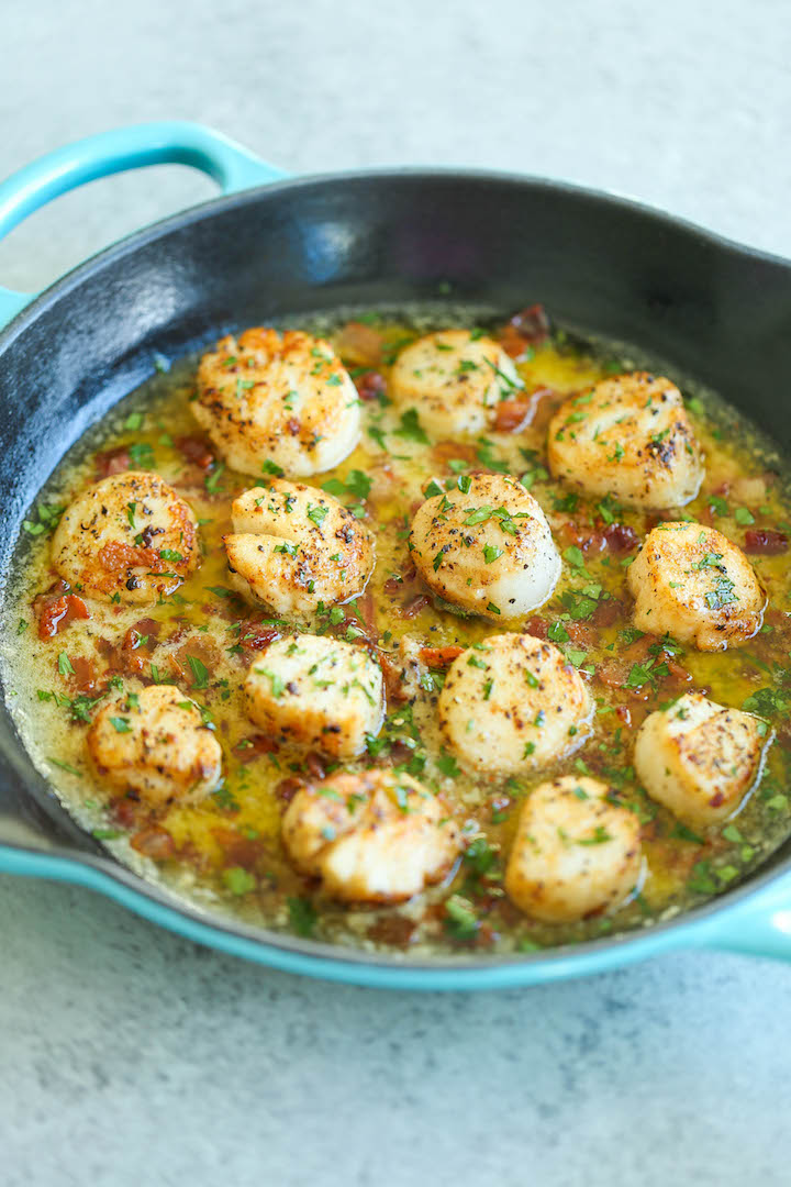 Bacon Scallops with Garlic Butter Sauce - Crisp bacon, tender-melt-in-your mouth scallops with the most heavenly butter sauce. So fancy yet so easy!