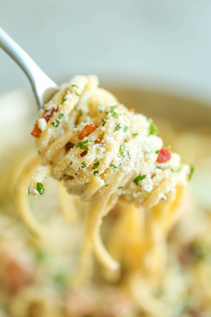 Shrimp Carbonara - Restaurant-quality pasta made right at home in 25 minutes. Not to mention the creamy sauce with crisp bacon and tender-juicy shrimp!