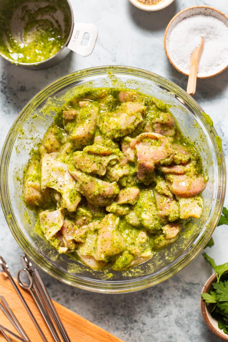 Chicken Pesto Kabobs - No-fuss easy peasy 4-ingredient kabobs! Make ahead of time (bake or grill) so you can whip this up anytime, anywhere!