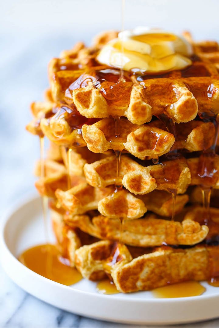 Healthy Protein Waffles - Start your day right with these freezer-friendly waffles made right in a blender! So filling with 240.3 calories and 20g protein!!