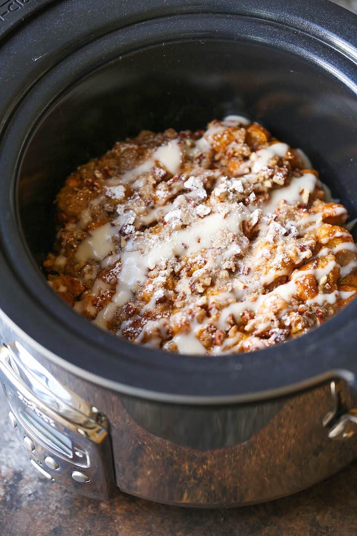 Slow Cooker Pumpkin French Toast - The easiest, mess-free French toast ever made right in your crockpot! But really. That cream cheese glaze is EVERYTHING.