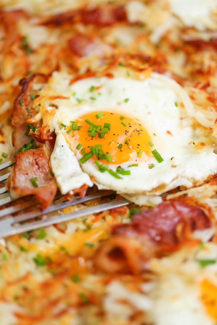 Sheet Pan Breakfast Bake - No need to dirty up another pan! You'll have a FULL BREAKFAST with eggs, bacon and cheesy crisp hash browns on ONE SINGLE PAN!