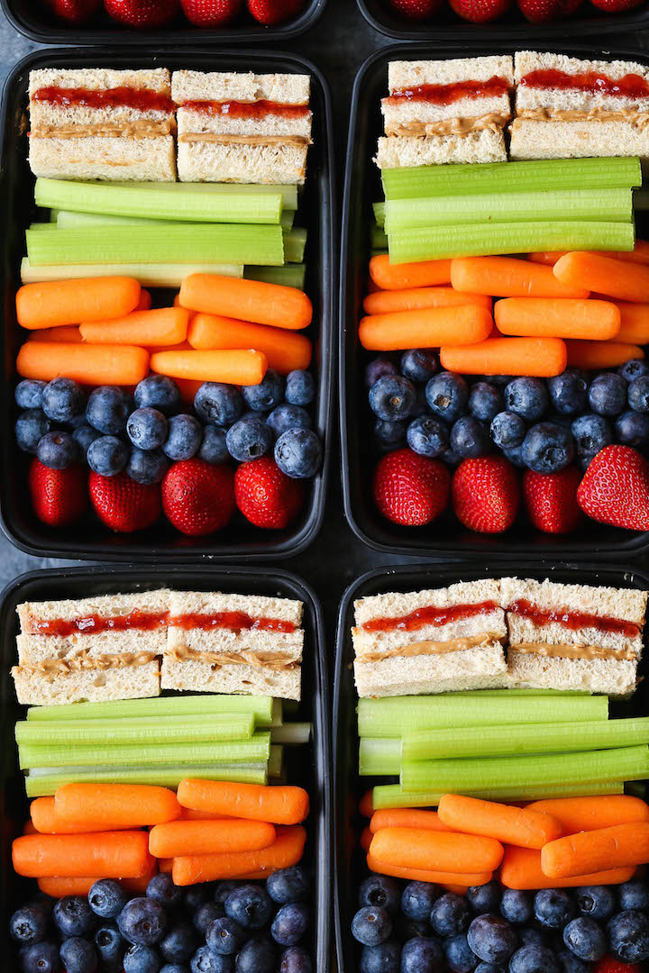 Copycat Starbucks PB&J Bistro Box - Save money and calories by prepping your own PB&J whole wheat snack boxes for the entire week! Only 315 calories!