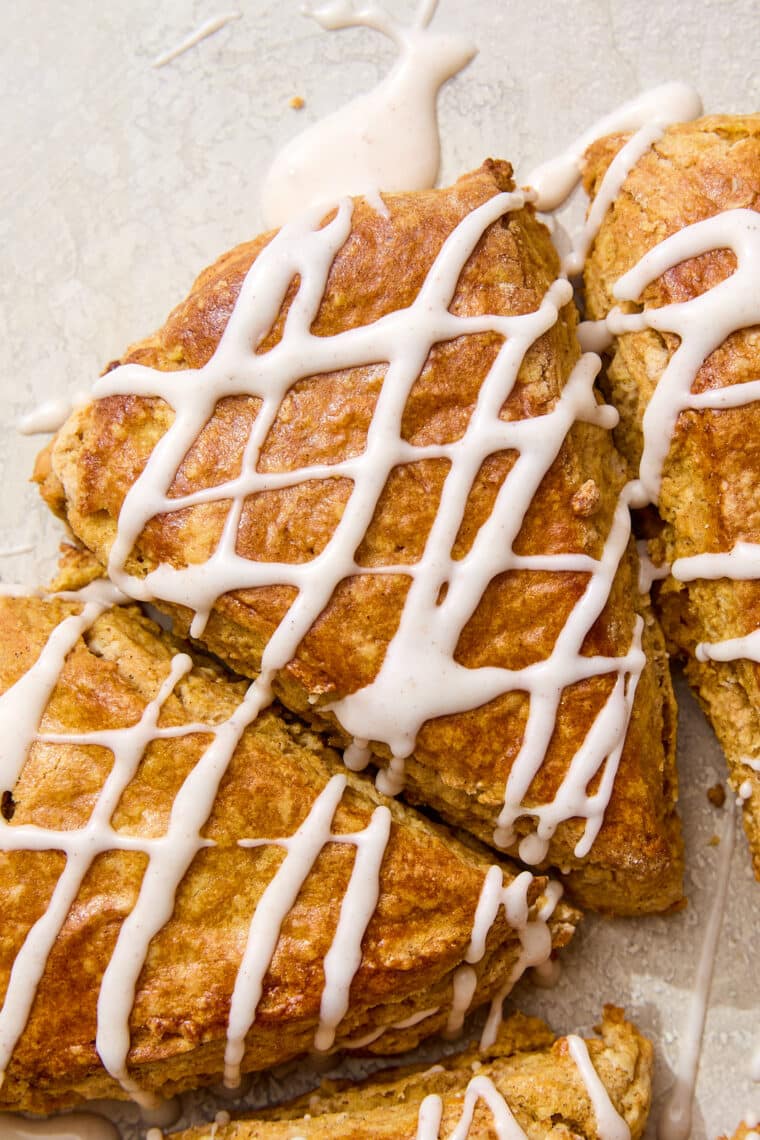 Pumpkin Spice Latte Scones - Tastes like everyone's favorited pumpkin spice latte, except with an epic, irresistible cinnamon glaze drizzle!