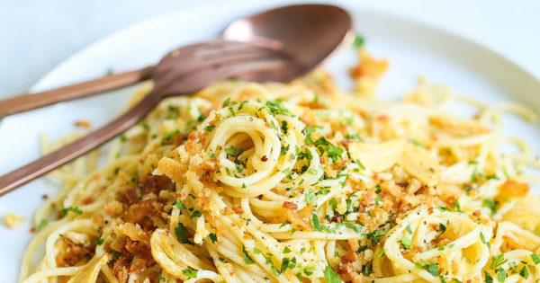 Spaghetti Aglio E Olio Damn Delicious