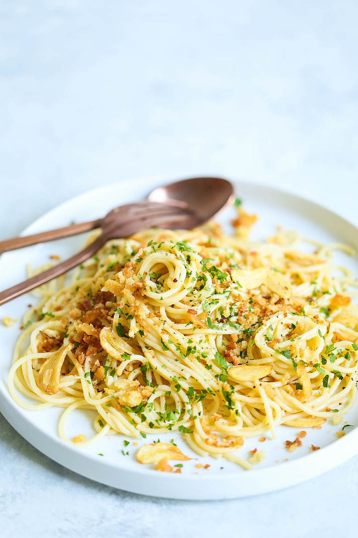 Spaghetti Aglio e Olio - Damn Delicious