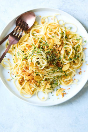 Spaghetti Aglio e Olio - Damn Delicious