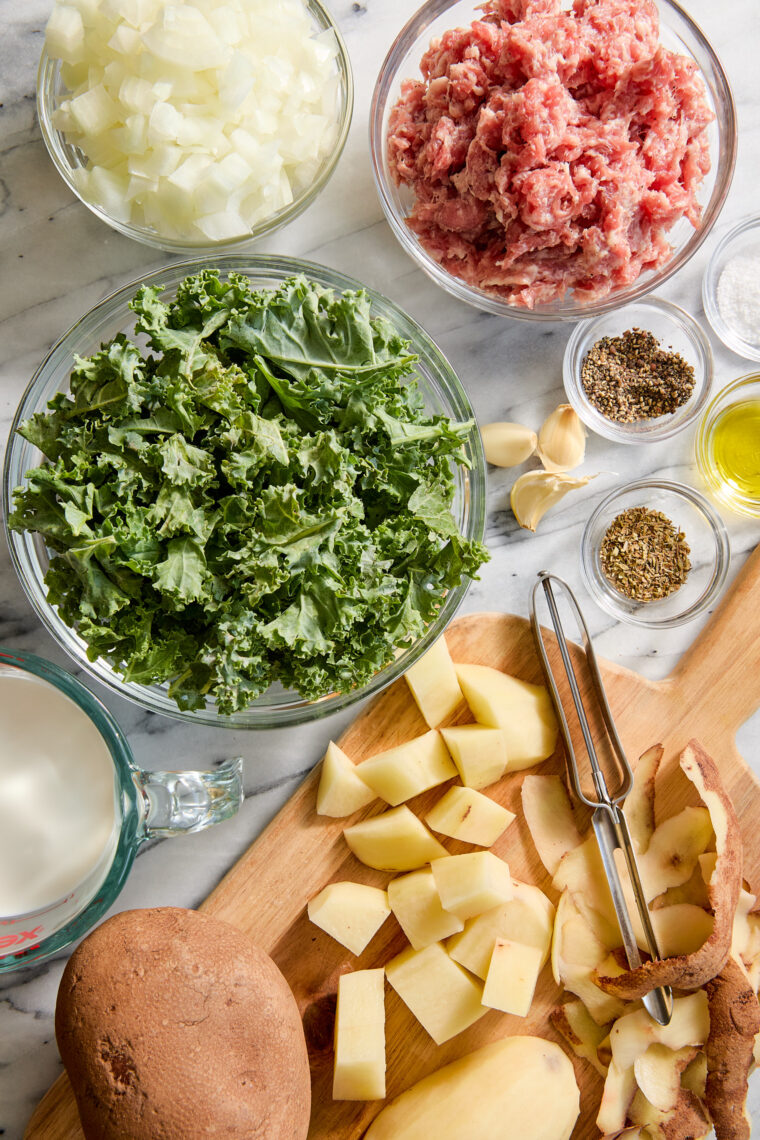 Instant Pot Olive Garden Zuppa Toscana Copycat - So much tastier and cheaper than the restaurant and it's on your dinner table in just 30 min!