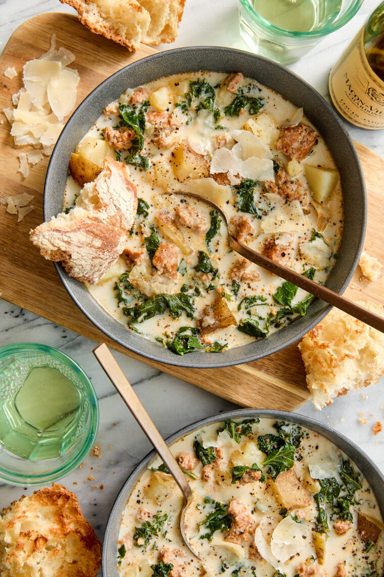 Instant Pot Olive Garden Zuppa Toscana Copycat - So much tastier and cheaper than the restaurant and it's on your dinner table in just 30 min!