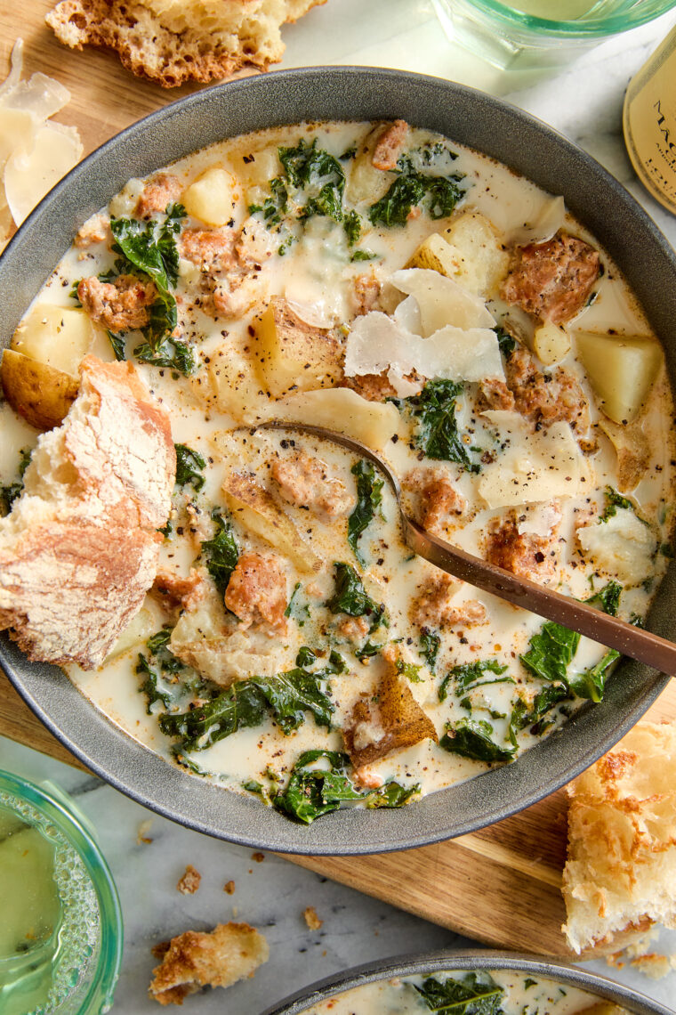 Instant Pot Olive Garden Zuppa Toscana Copycat - So much tastier and cheaper than the restaurant and it's on your dinner table in just 30 min!