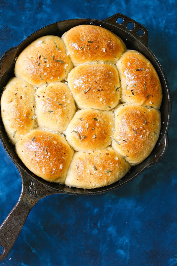 Skillet Garlic Butter Rosemary Dinner Rolls Damn Delicious 0752