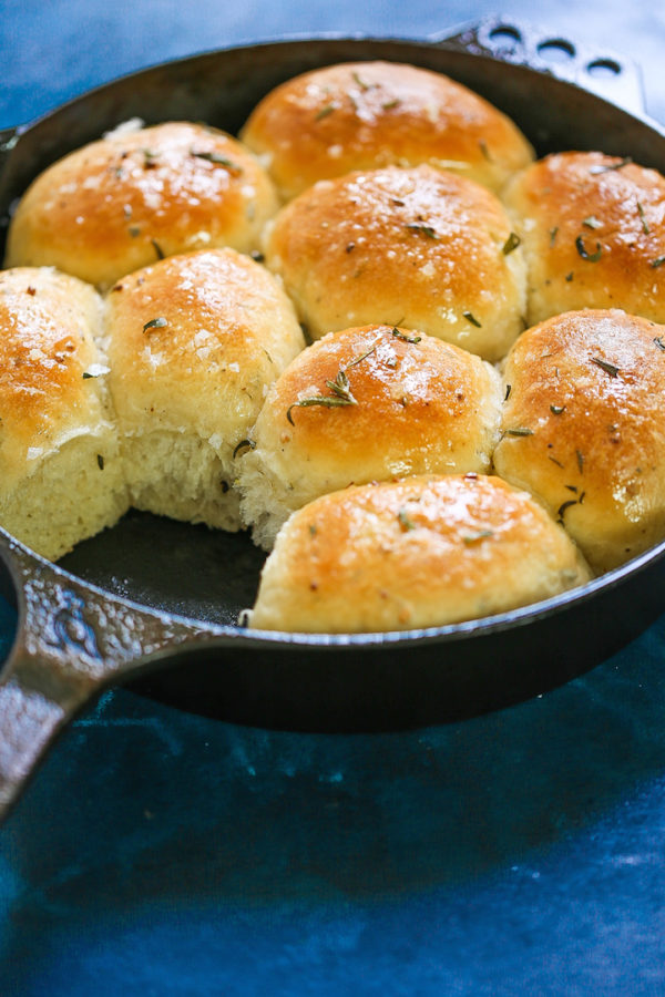 Skillet Garlic Butter Rosemary Dinner Rolls Damn Delicious