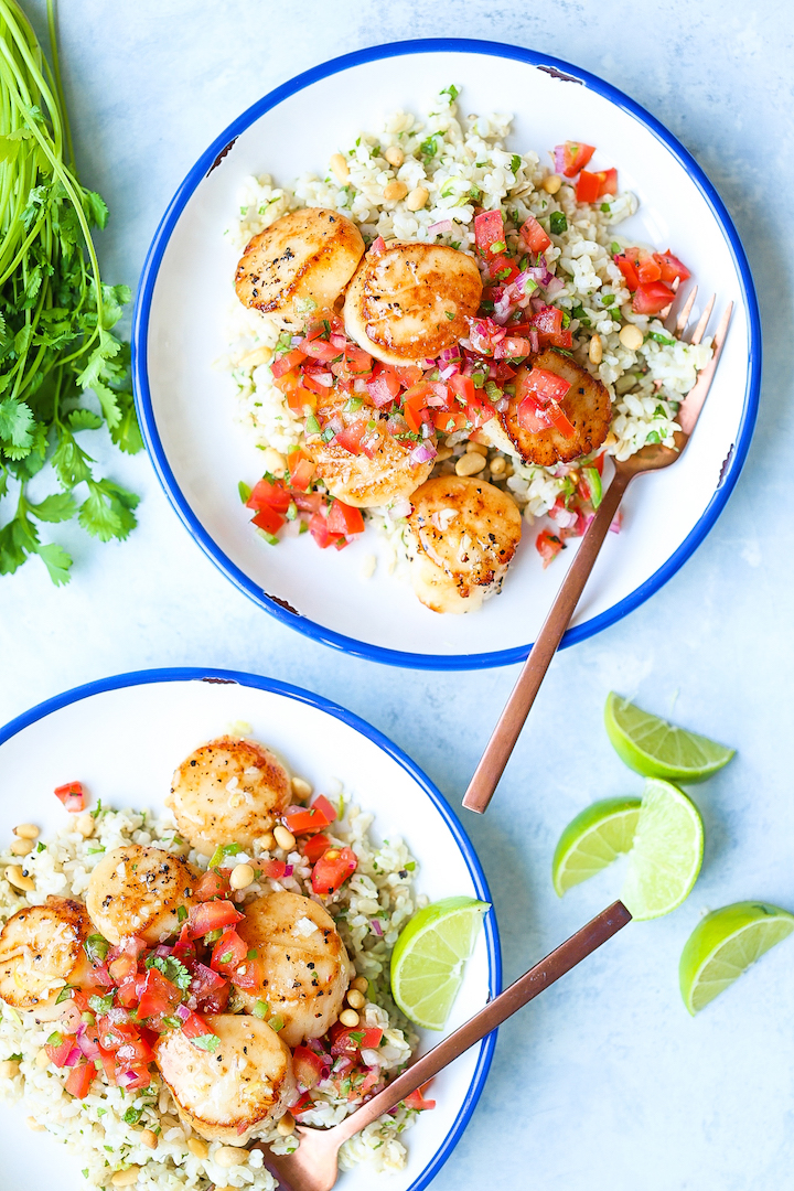 Garlic Butter Scallop Bowls - The butteriest, garlicky scallops ever! It just melts in your mouth! Served with the best cilantro lime rice + pico de gallo!