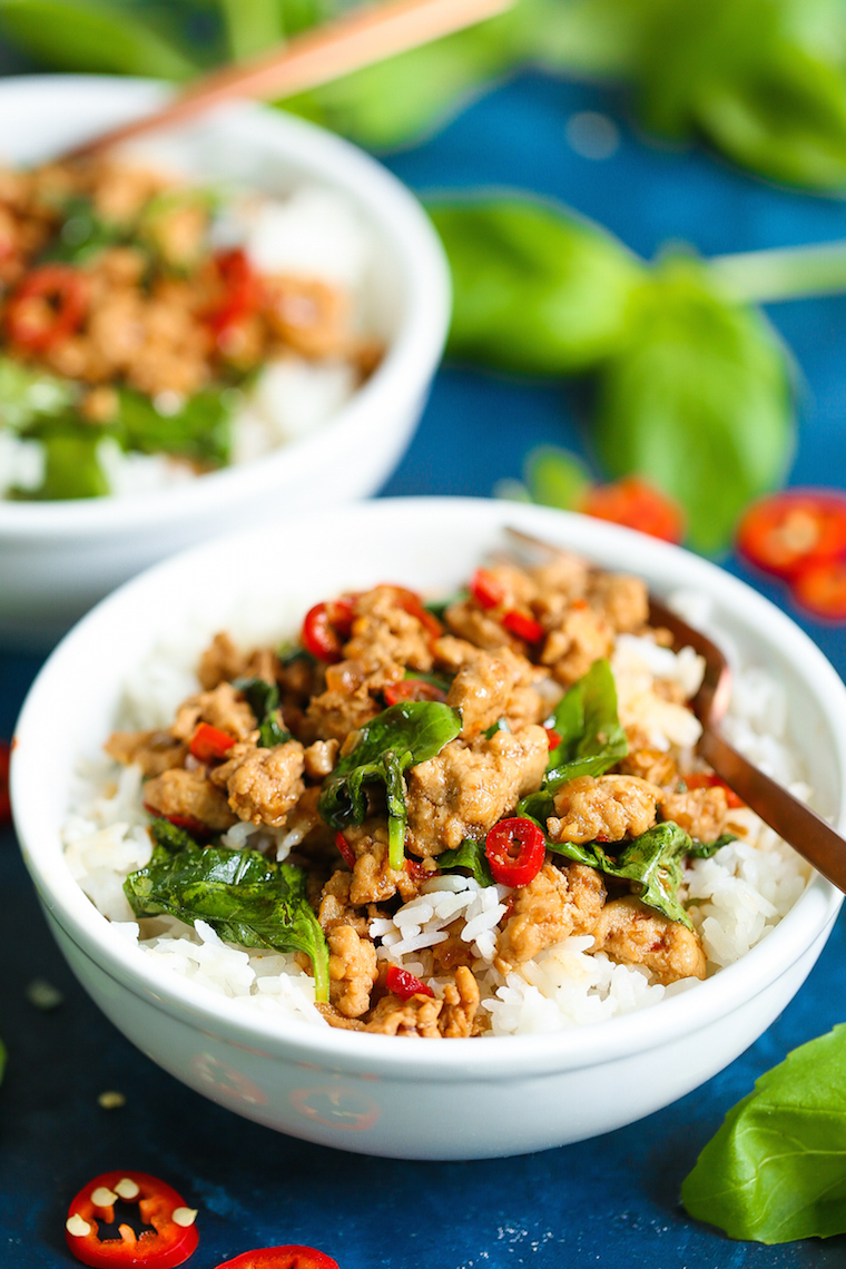 Thai Basil Chicken Bowls - A 30-minute meal with less than 400 calories per serving? YES AND YES!!! It's so quick to whip up, budget-friendly, and SO GOOD!
