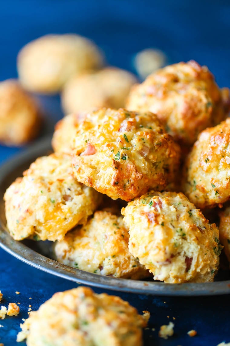 Ham and Cheese Drop Biscuits - The easiest, simplest homemade drop biscuits made with less than 20min prep! And they're so buttery, so flaky and so perfect!
