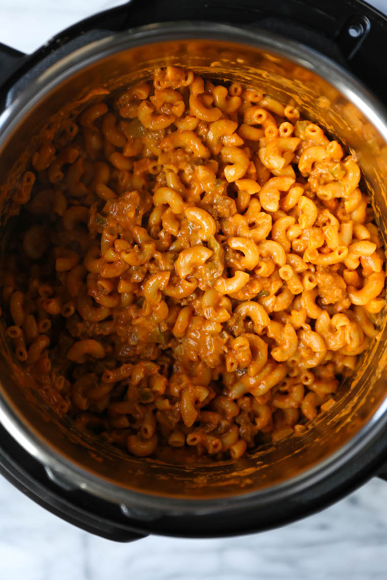 Instant Pot Cheeseburger Mac and Cheese - Cheeseburger macaroni? YES, PLEASE! Hamburger meat, pasta and an epic cheese sauce. All made in ONE POT. Too easy!