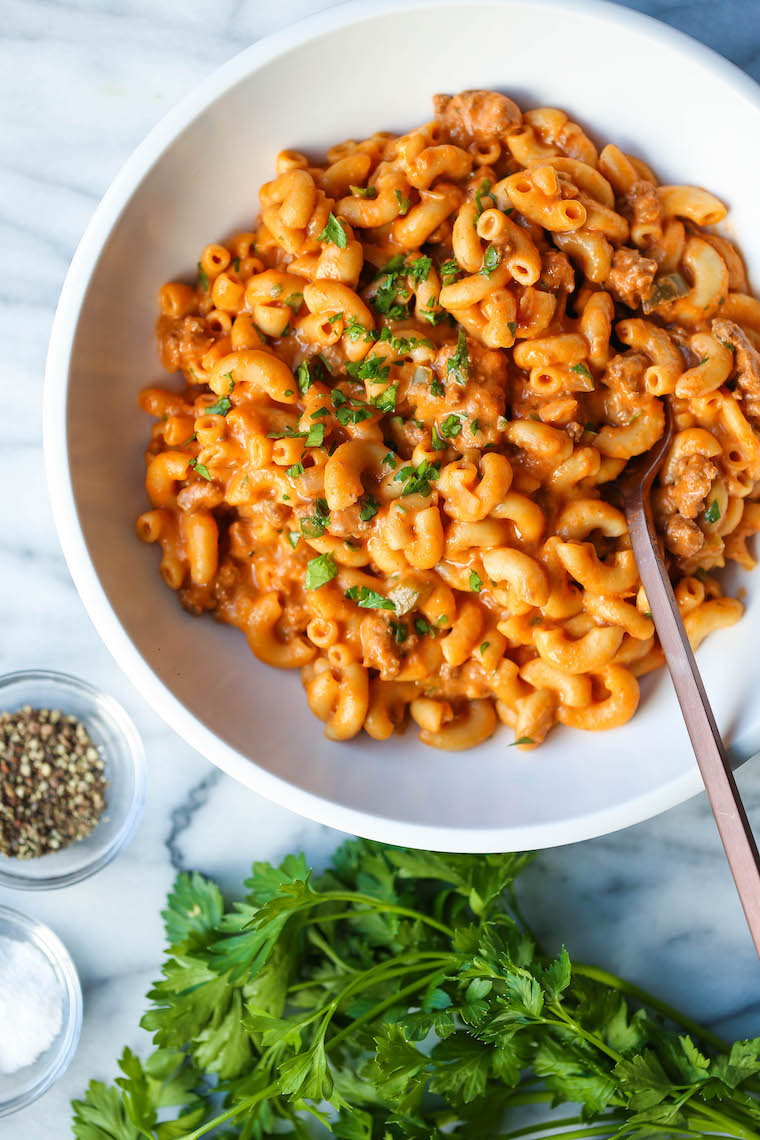 Instant Pot Cheeseburger Mac and Cheese - Cheeseburger macaroni? YES, PLEASE! Hamburger meat, pasta and an epic cheese sauce. All made in ONE POT. Too easy!