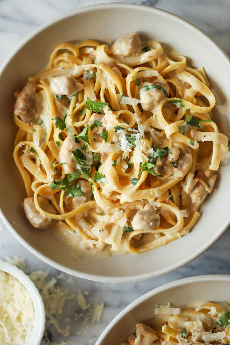 Instant Pot Chicken Alfredo - A one pot, no fuss, no babysitting dinner! Even the uncooked pasta cooks right in the IP, soaking up all that creamy goodness!