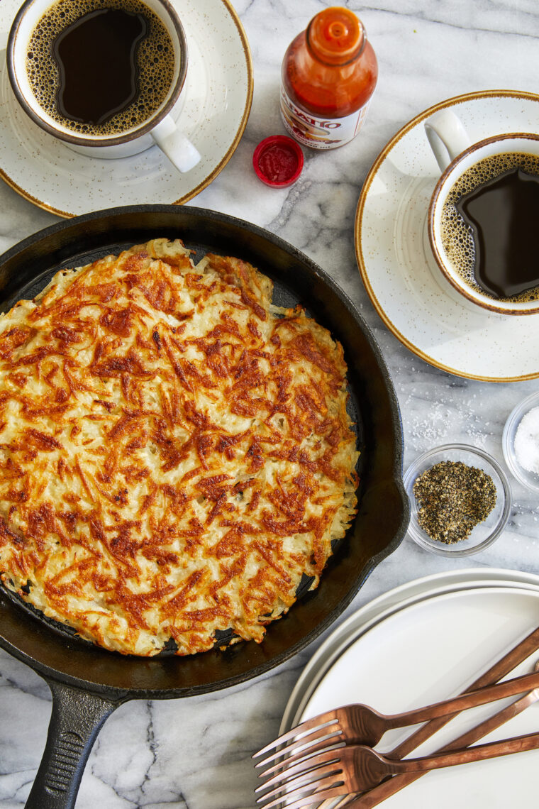 Homemade Crispy Hash Browns - Quick, easy and SO INCREDIBLY CRISPY! Comes out perfect every single time. Serve with ketchup and hot sauce!