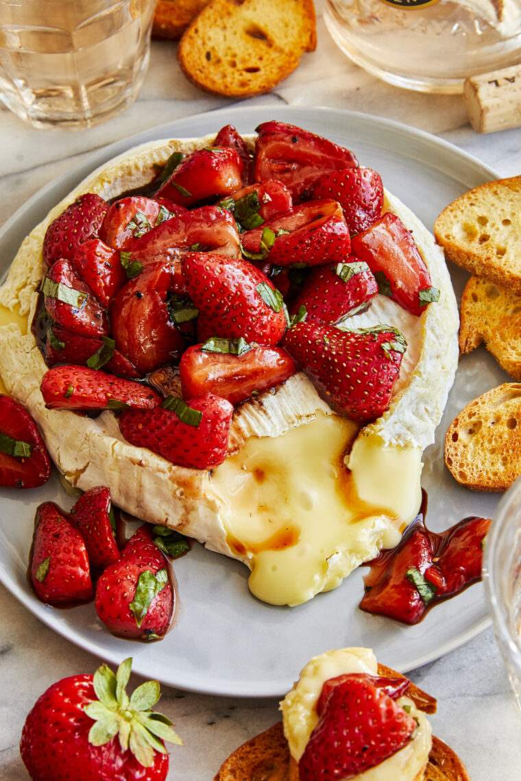 Baked strawberry brie - a nice snack for the crowd.  Warm, melted brie with all the goodness of honey-basil-strawberry.  SO AMAZING GOOD!
