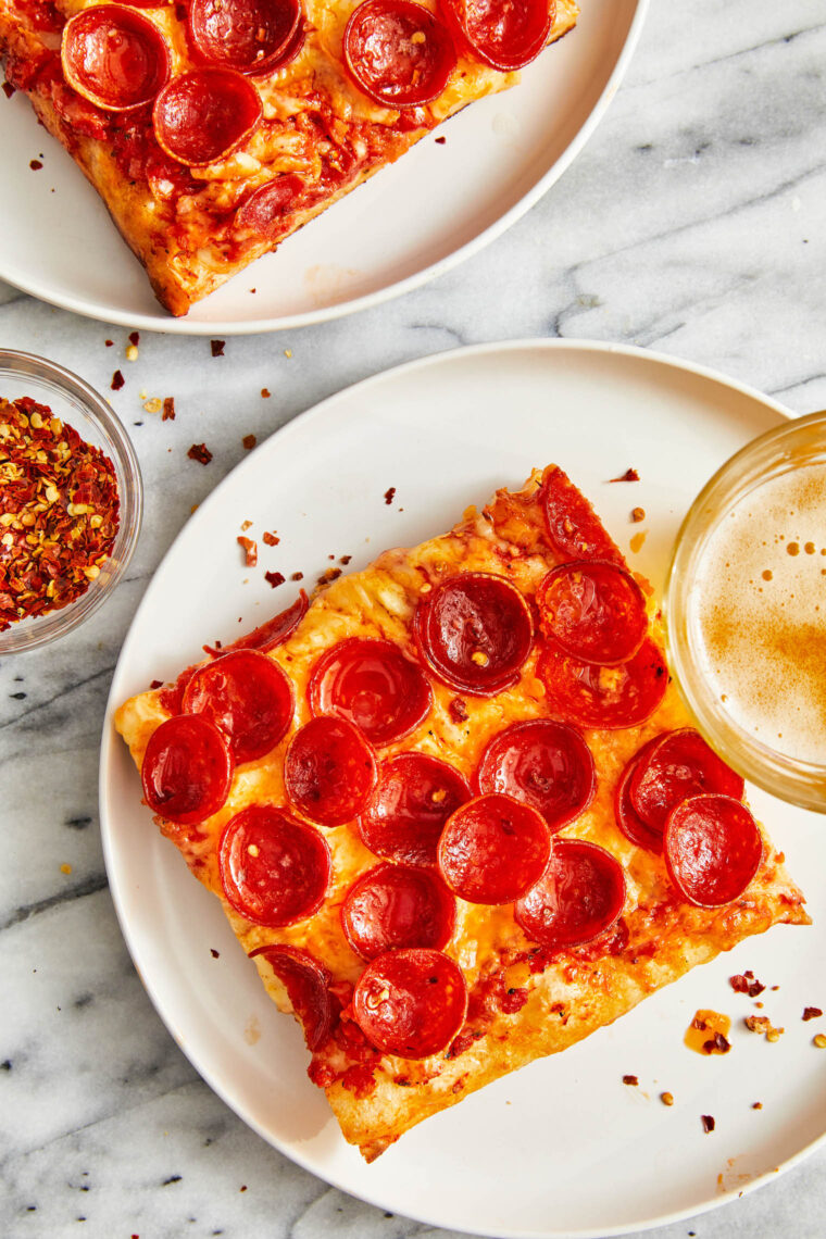 Check Out This Wicked Classic Marinara Sheet Pan Pizza Recipe!