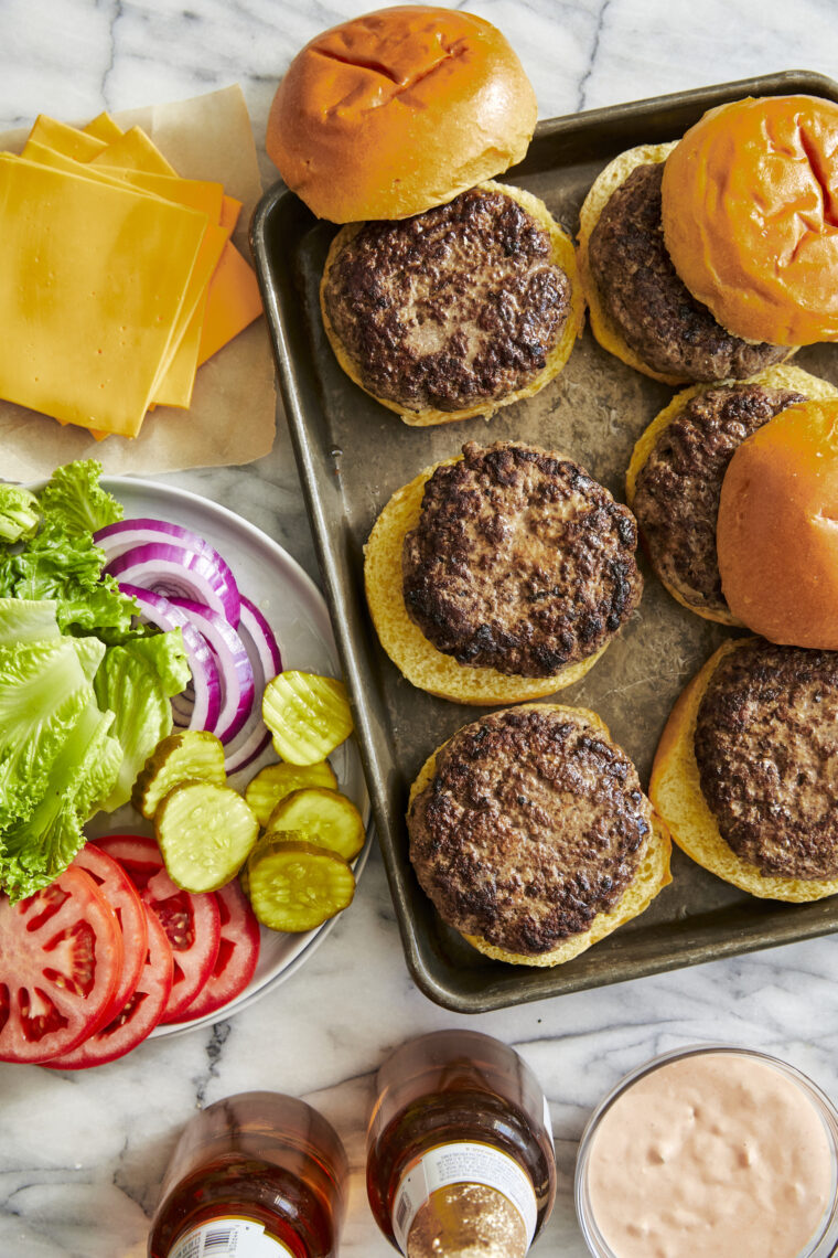 Il miglior cheeseburger in assoluto - Come preparare IL MIGLIOR cheeseburger!  Tortini di hamburger perfetti ogni.  separare.  volta.  Include anche un'epica salsa per hamburger!