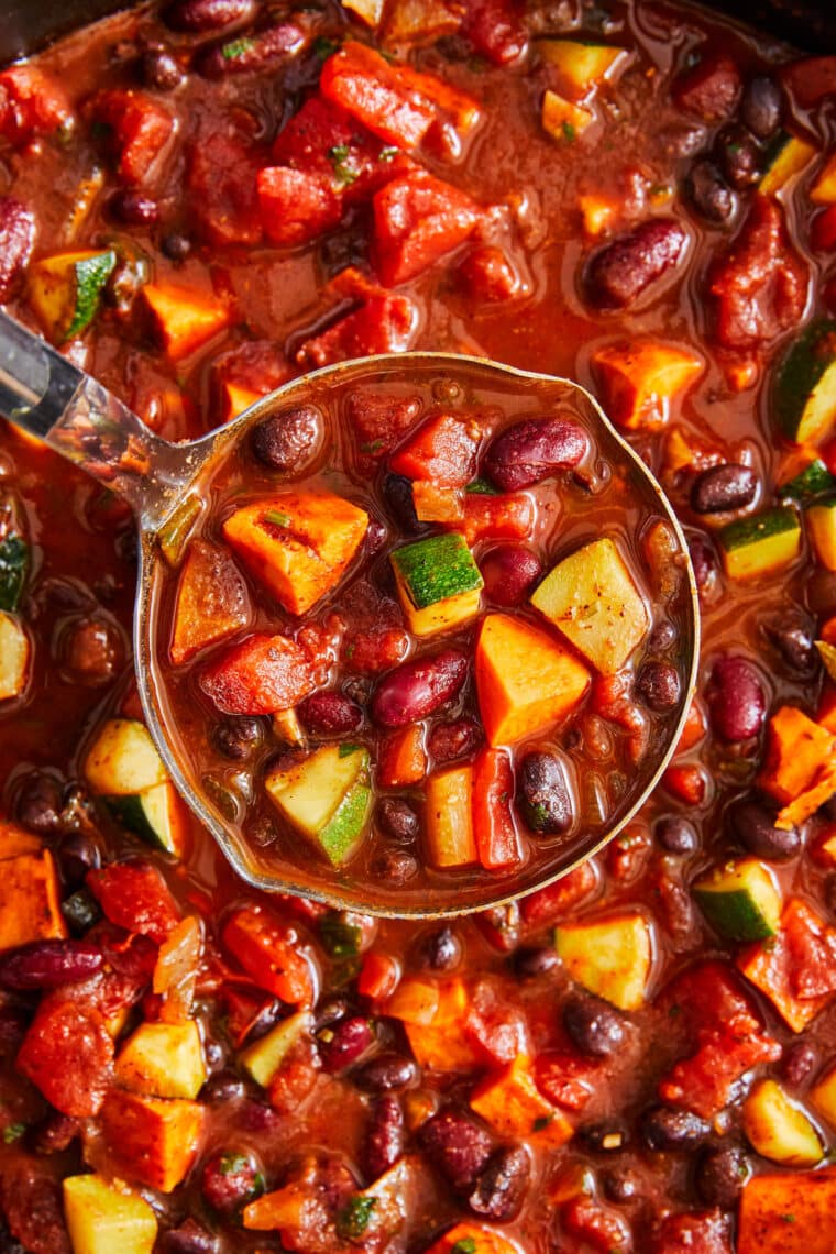 Homemade Vegetarian Chili - Truly the BEST vegetarian chili! Loaded with sweet potato, zucchini, beans + so much flavor! So hearty, so good.