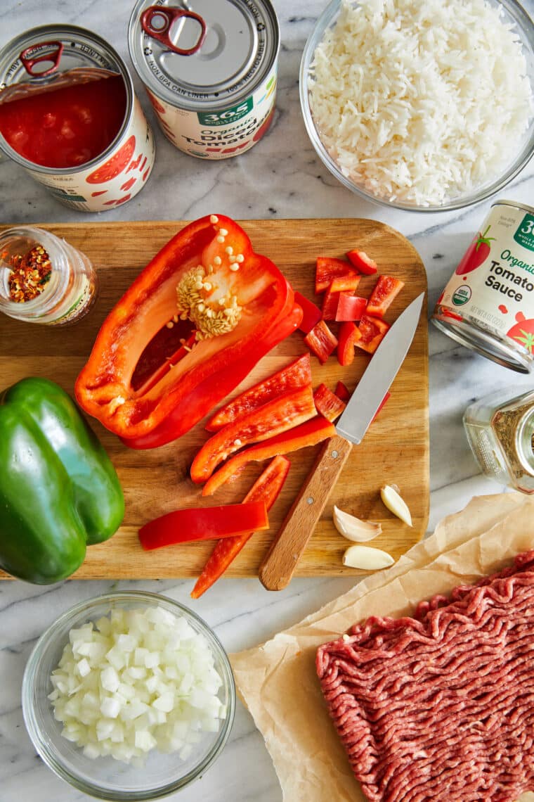 Stuffed Pepper Soup - A super easy, quick, and budget-friendly one-pot dinner!  So hearty and so cozy with minced meat, rice and peppers.