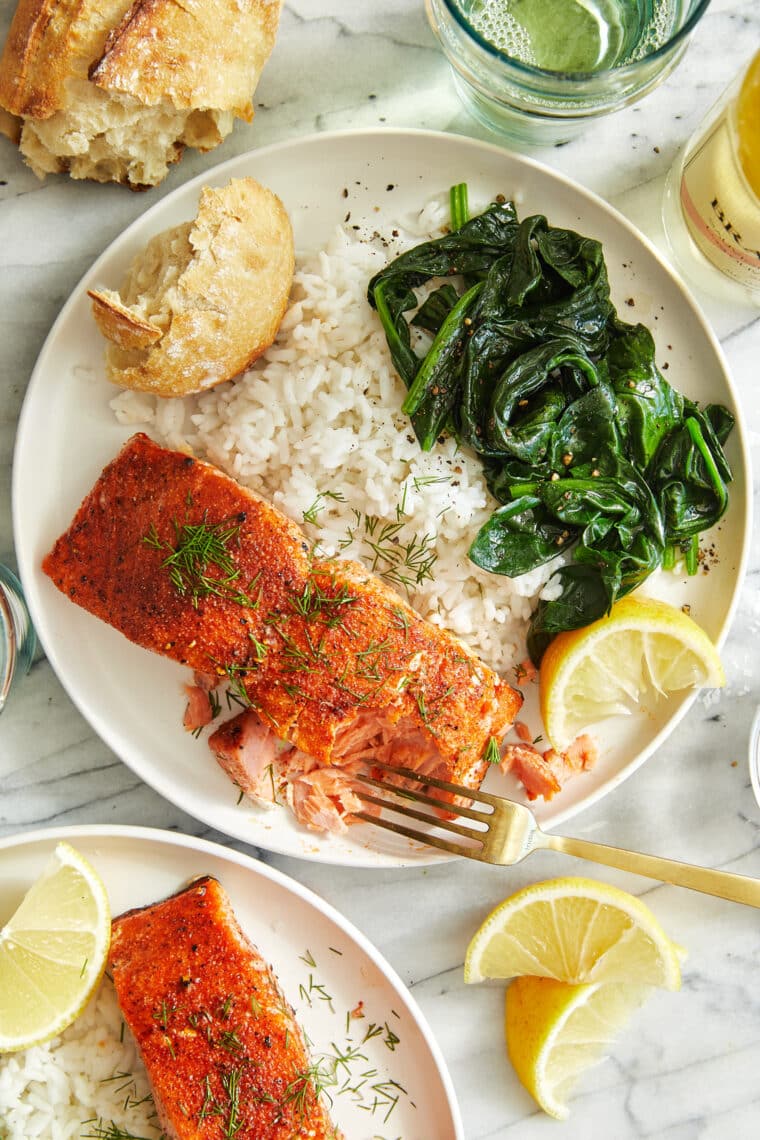 Baked (Healthy) Salmon - With a simple and oh-so-flavorful spice rub, this comes together so fast in just 30 min! Quick, healthy and so easy! 