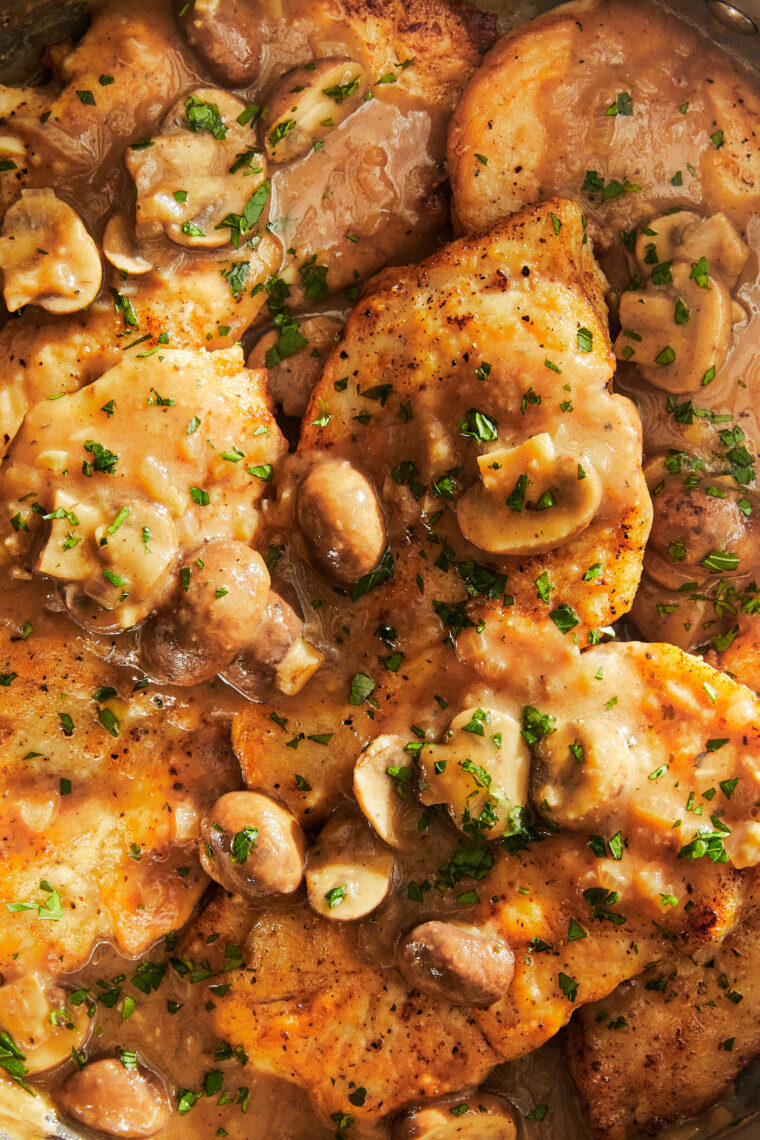 Creamy Chicken Marsala - A classic Italian dish EVERYONE will love! Pan-fried chicken in the most amazing marsala-mushroom cream sauce! YUM!