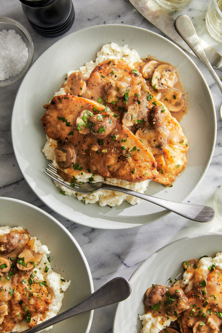 Creamy Chicken Marsala - A classic Italian dish EVERYONE will love! Pan-fried chicken in the most amazing marsala-mushroom cream sauce! YUM!