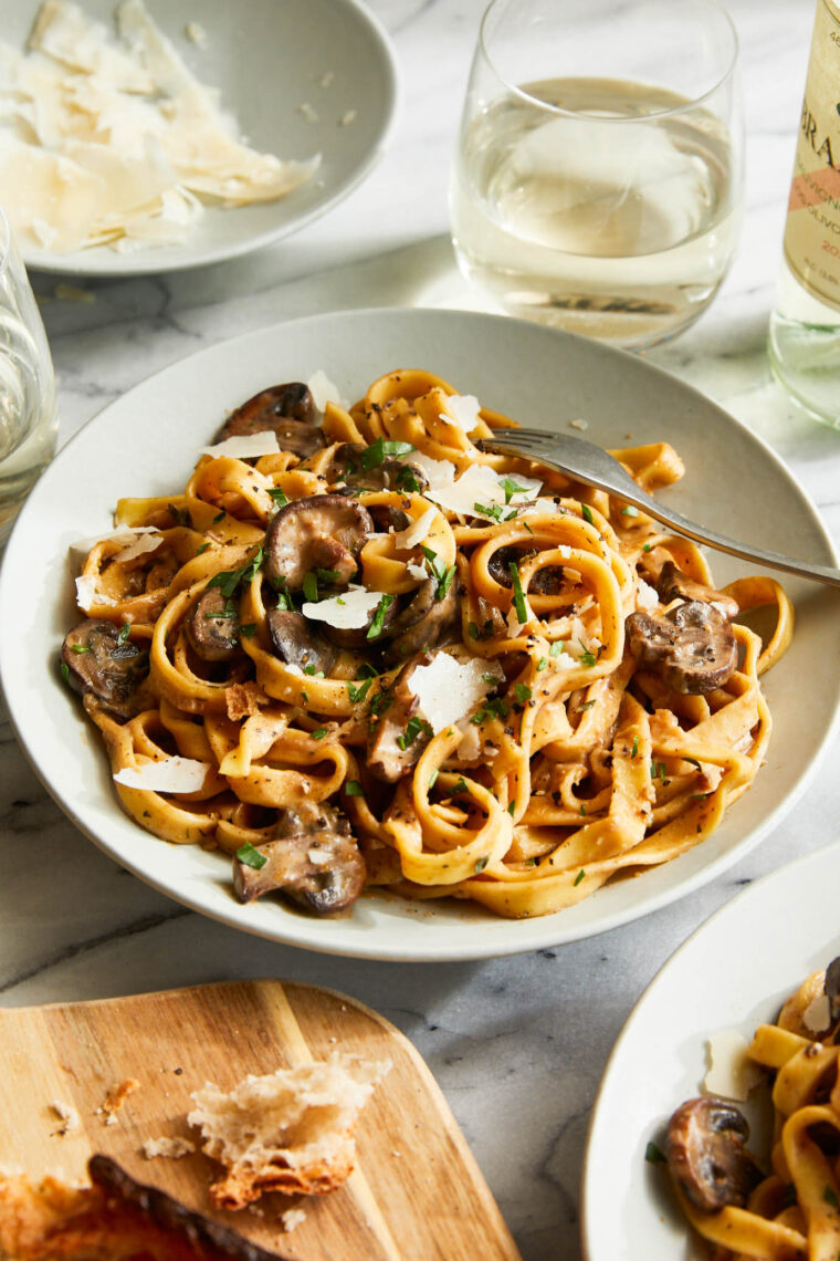 Creamy Mushroom Pasta - Creamy, garlicky, mushroom fettuccine that's oh-so-fancy (and so stinking easy). An absolute weeknight staple here!