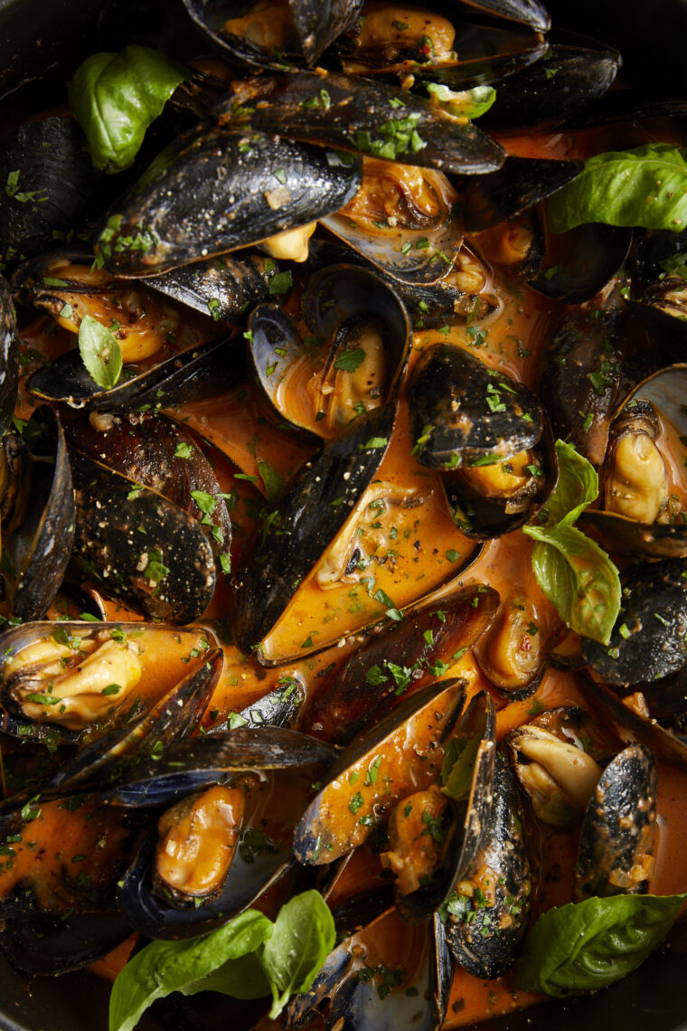 Steamed Mussels in Tomato Cream Sauce