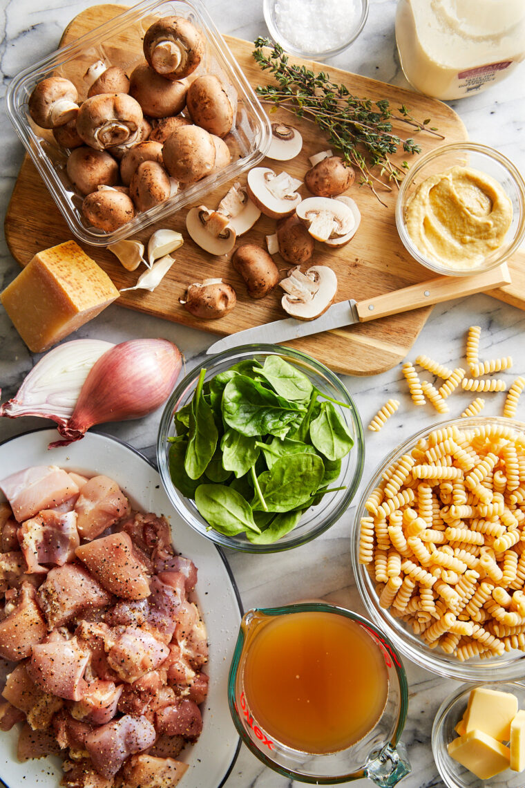 One Pot Creamy Chicken and Mushroom Pasta - No fuss ONE POT MEAL! So so creamy, so easy. Chockfull of tender chicken, mushrooms, and spinach!