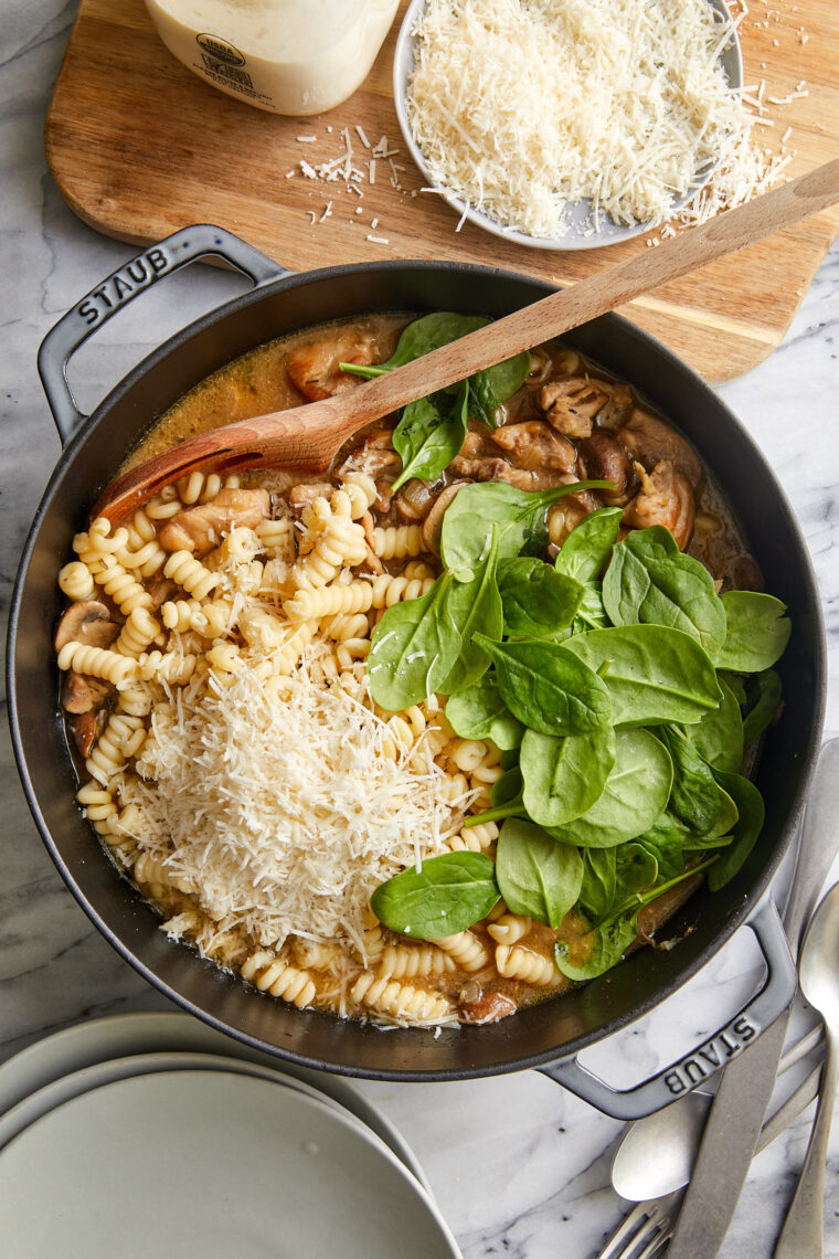 One Pot Creamy Chicken and Mushroom Pasta - No fuss ONE POT MEAL! So so creamy, so easy. Chockfull of tender chicken, mushrooms, and spinach!