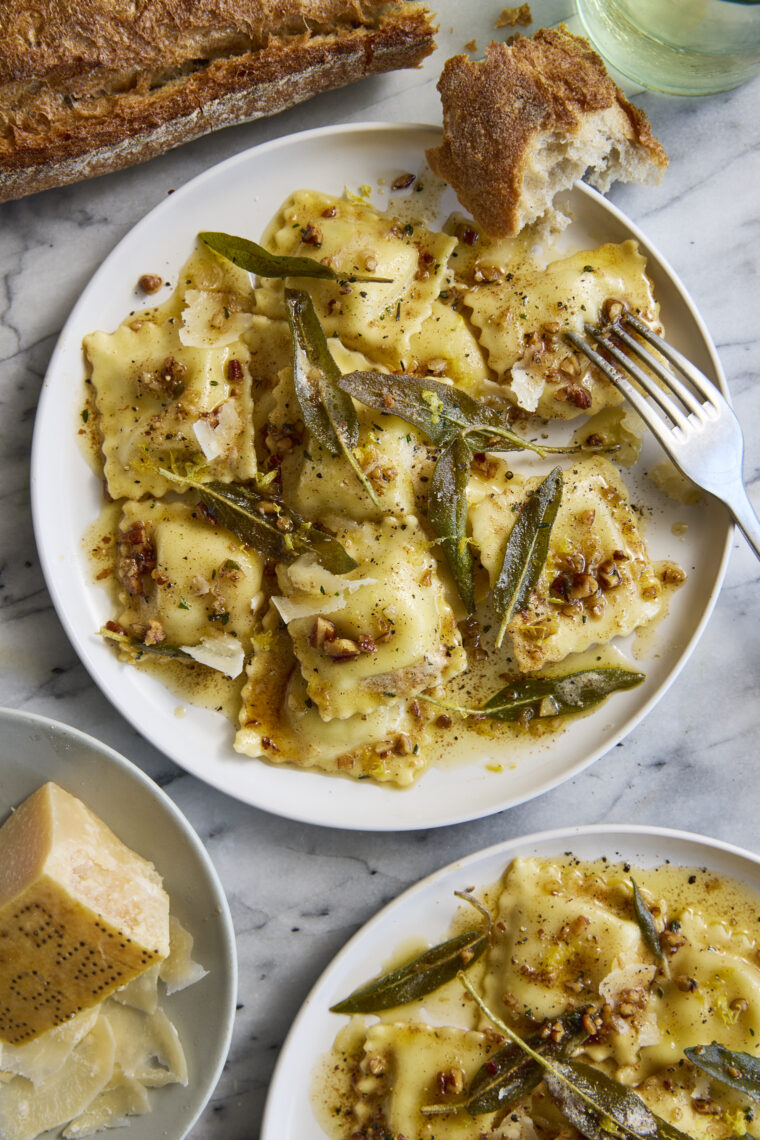 Ravioli with Sage Butter Sauce - The quickest (BEST!) 25 min dinner. With a nutty garlicky brown butter sauce, crispy sage & toasted pecans!