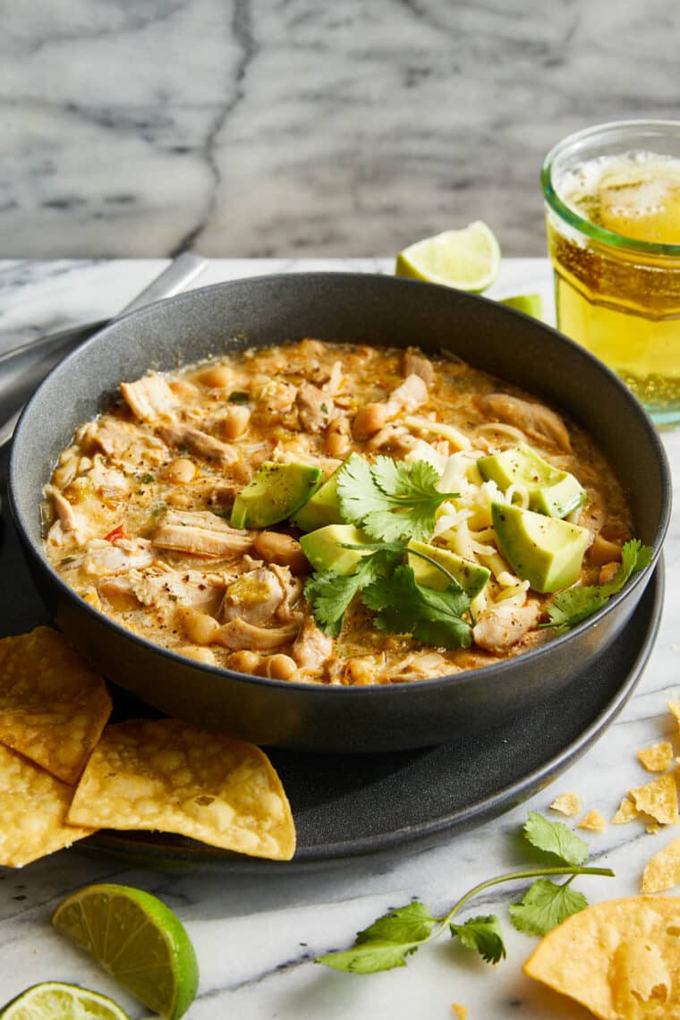 Instant Pot White Chicken Chili - With tender shredded chicken and pantry staples! So creamy, so flavorful. Only needs 15 min of cook time!